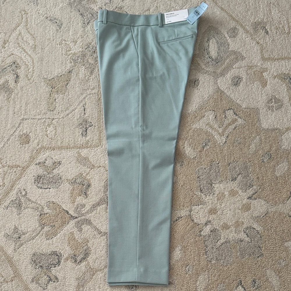 Ann Taylor Women's Cropped Pants in Sage Green